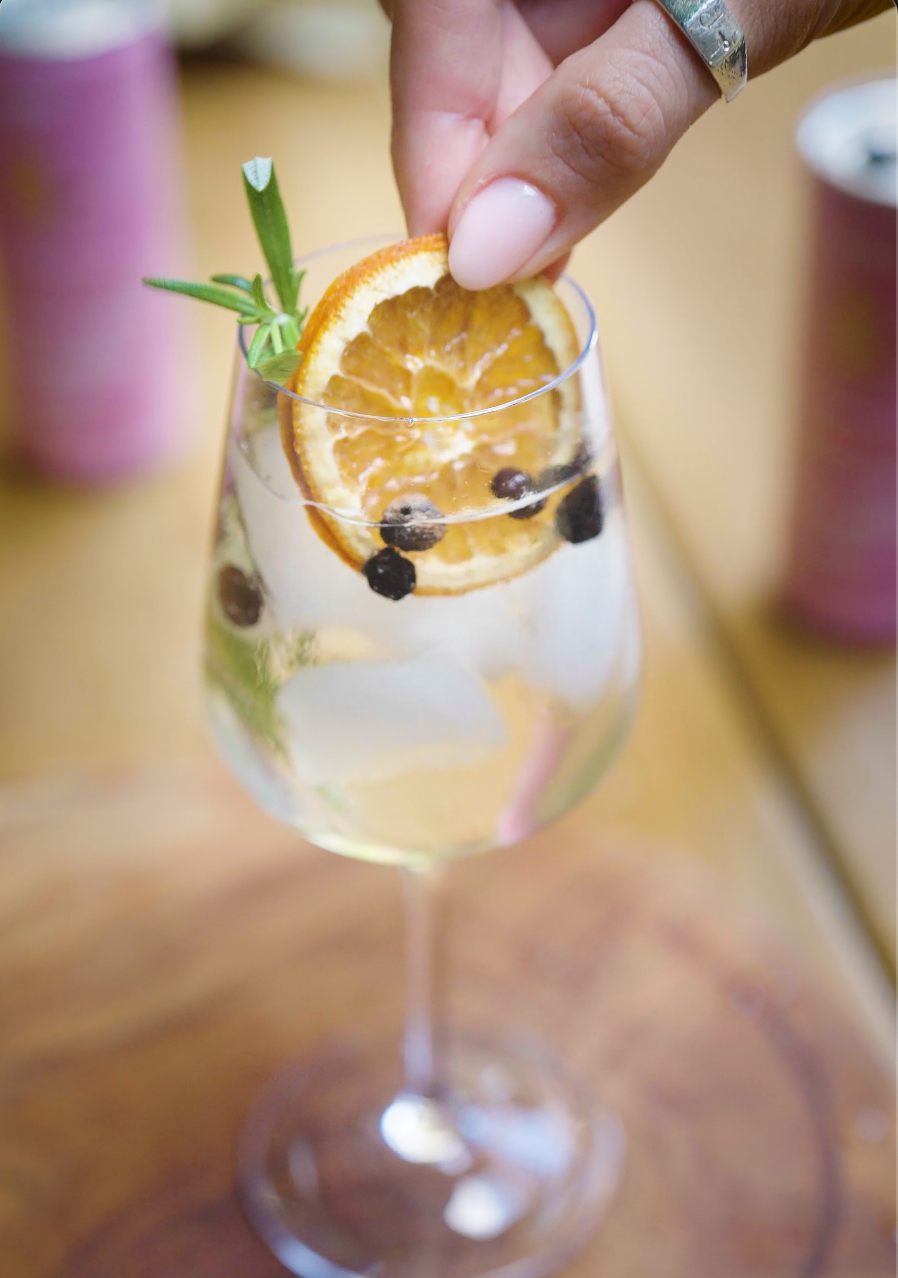 Catalyse - Acqua - Relaxation Blend Drink - Perfect Serve - In a glass with blood orange, rosemary sprigs & juniper berry botanicals